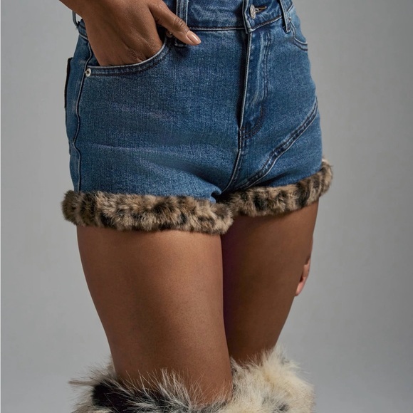 Love Me More Denim Shorts 🔥🔥🔥 - Picture 3 of 3